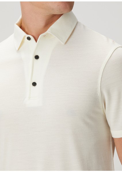 Beyaz Polo Yaka Yün T-Shirt indirimleri