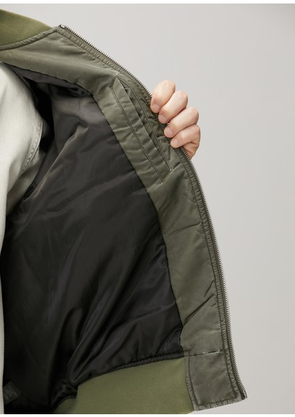 Manston Haki Bomber Mont
