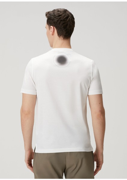 Beyaz Logo Baskılı T-Shirt fırsatları