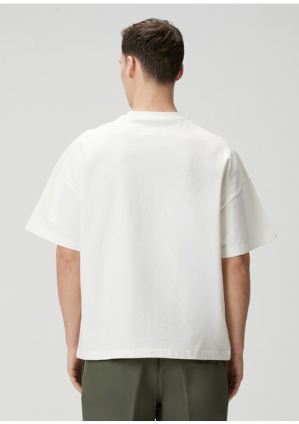 Kırık Beyaz Logo Baskılı T-Shirt fırsatları