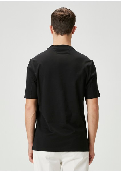 Siyah Logo Nakışlı T-Shirt fırsatları