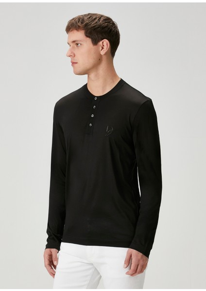 Siyah Yakası Düğmeli Uzun Kollu Ipek T-Shirt modelleri