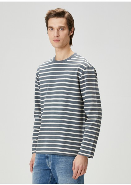 Mavi Beyaz Çizgi Desenli Uzun Kollu T-Shirt modelleri
