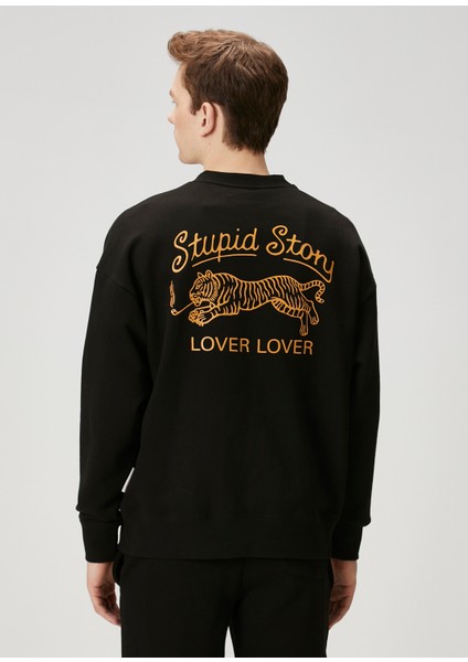 Siyah Figür Baskılı Slogan Detaylı Sweatshirt