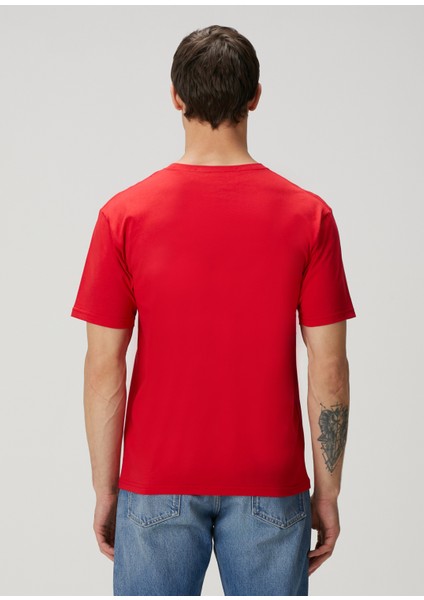 Kırmızı Logo Baskılı T-Shirt fırsatları