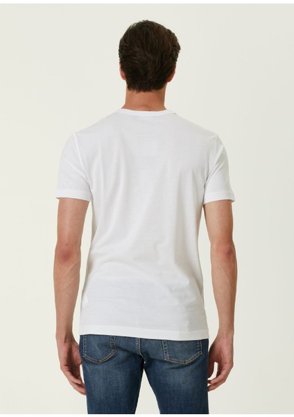 Beyaz Logo Detaylı T-Shirt fırsatları