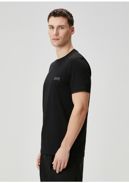 Siyah Logo Nakışlı T-Shirt modelleri