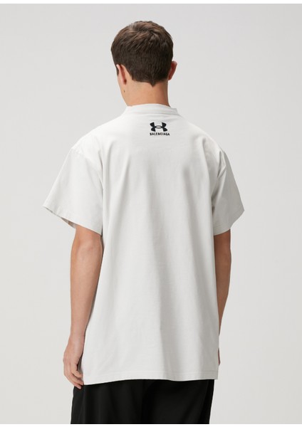 Beyaz Logo Nakışlı T-Shirt fırsatları