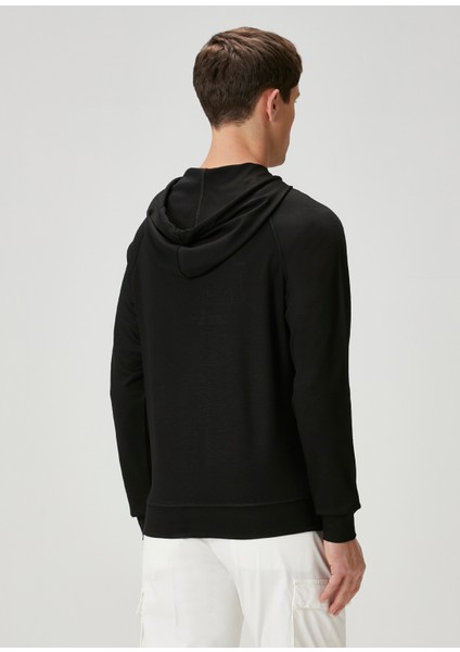 Siyah Kapüşonlu Logo Detaylı Sweatshirt fırsatları