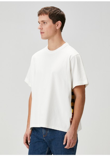 Beyaz Ekose Baskı Detaylı T-Shirt modelleri