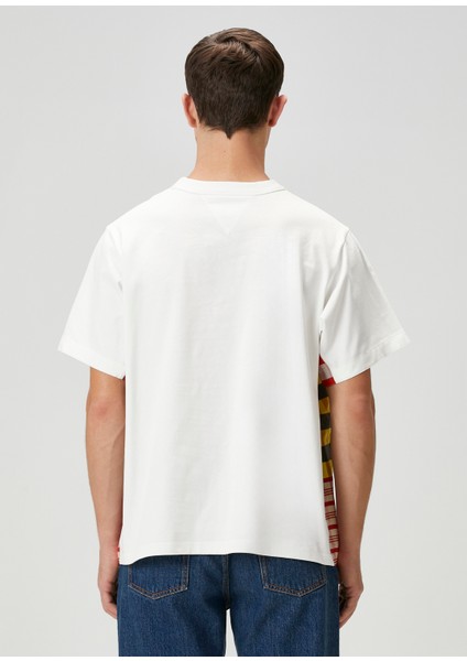 Beyaz Ekose Baskı Detaylı T-Shirt fırsatları