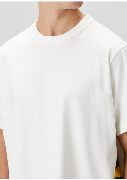 Beyaz Ekose Baskı Detaylı T-Shirt indirimleri