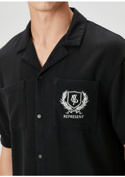 Siyah Logo Nakışlı Kısa Kollu Gömlek