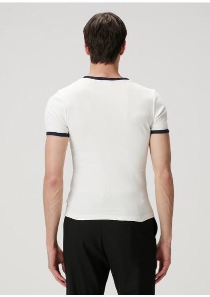 Beyaz Logo Nakışlı T-Shirt fırsatları