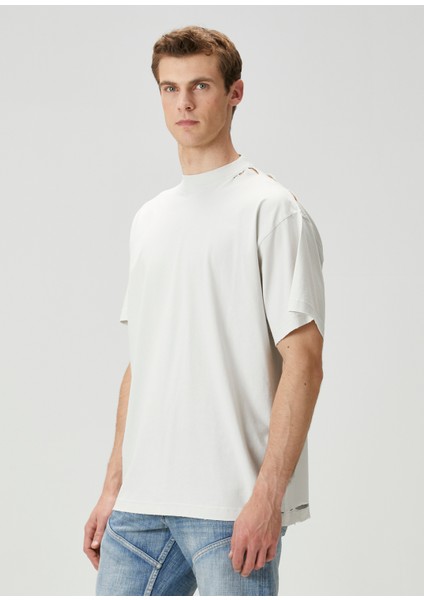 Kırık Beyaz Yıpratma Detaylı T-Shirt modelleri