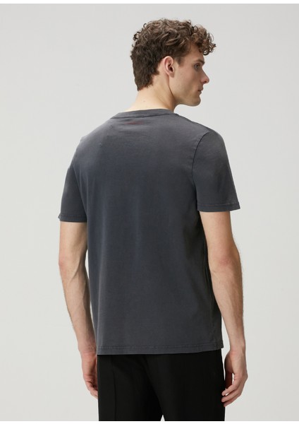 Siyah Logo Baskılı T-Shirt fırsatları
