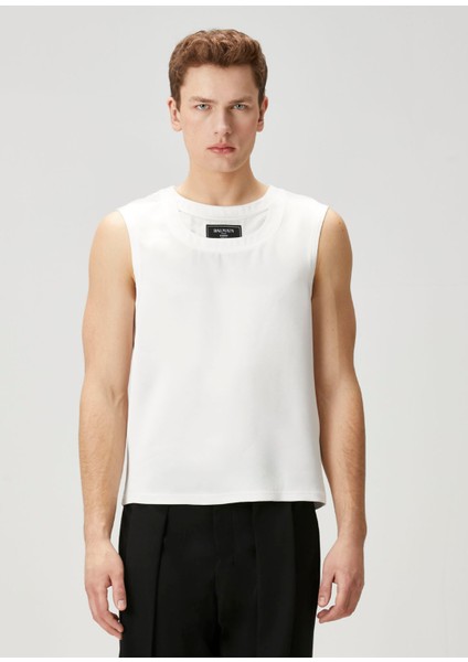 Beyaz Logo Detaylı Kolsuz T-Shirt