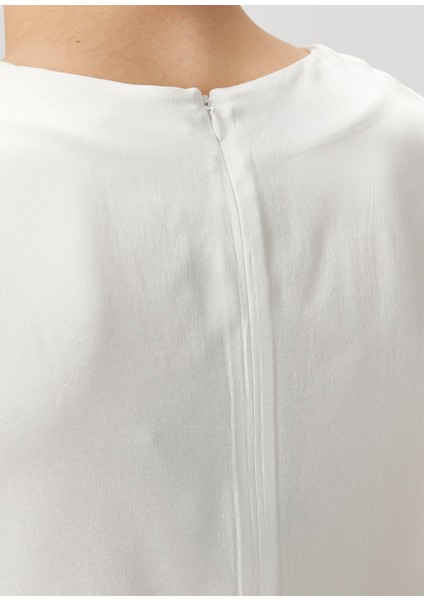 Beyaz Logo Detaylı Kolsuz T-Shirt