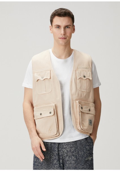 Bej Patch Detaylı Yelek