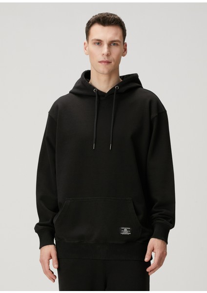 Siyah Kapüşonlu Sweatshirt