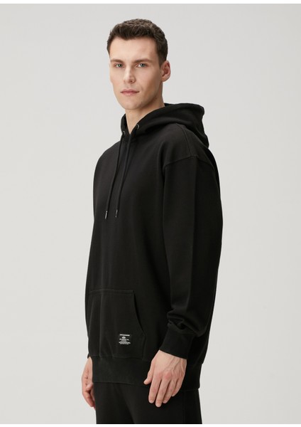 Siyah Kapüşonlu Sweatshirt