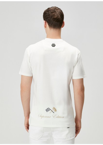 Beyaz Figür Baskılı Logo Detaylı T-Shirt fırsatları