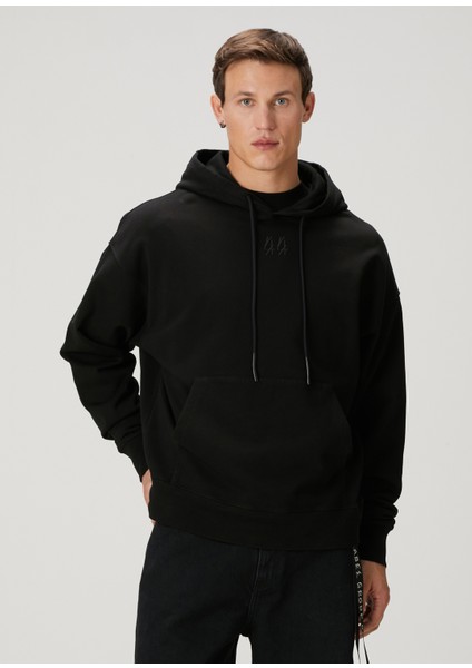 Siyah Kapüşonlu Logo Detaylı Sweatshirt