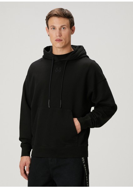 Siyah Kapüşonlu Logo Detaylı Sweatshirt modelleri