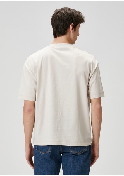 Ekru Logo Baskılı T-Shirt fırsatları