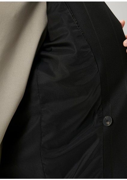 Relaxed Fit Siyah Çizgi Desenli Ceket