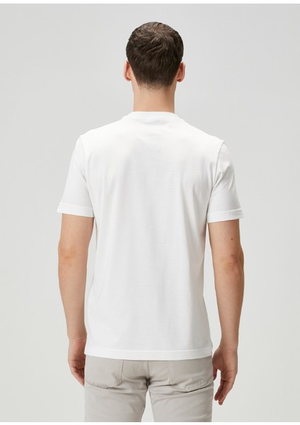 Beyaz Logo Nakışlı T-Shirt fırsatları