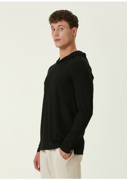 Siyah Kapüşonlu Sweatshirt