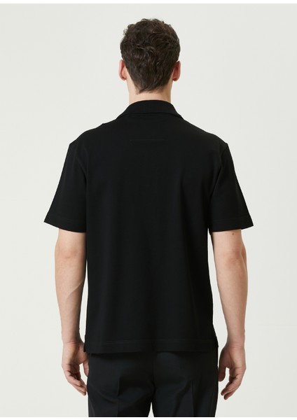Siyah Beyaz Polo Yaka Logo Baskılı T-Shirt fırsatları