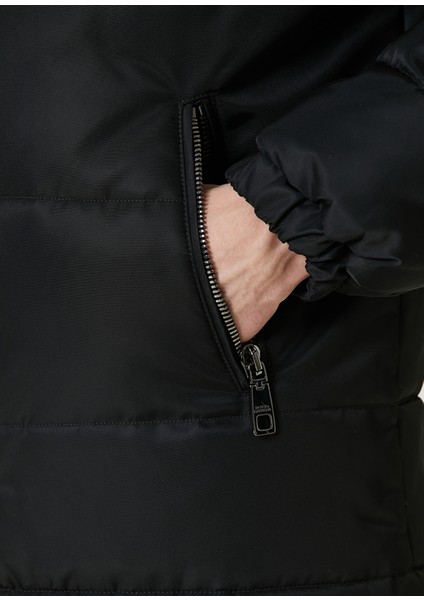 Siyah Logo Detaylı Mont