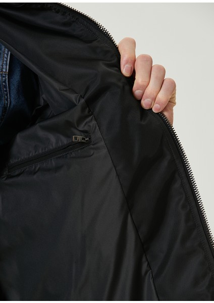 Siyah Logo Detaylı Mont