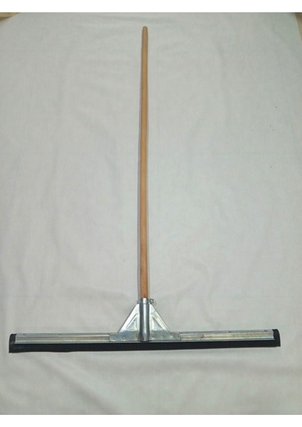 55 cm Metal Çekpa ve Alüminyum Saplı, Dayanıklı ve Kullanışlı Ürün.