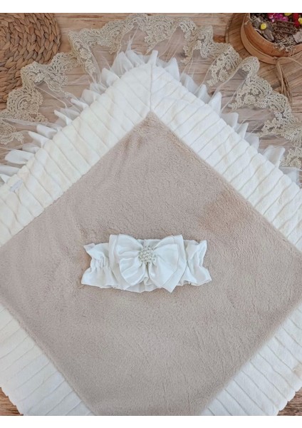 Yenidoğan Wool Yün Kumaş Taç Nakışlı Güpür Duvaklı Fiyonk Prizma Taş Unisex Kundak Bebek Battaniyesi Bej fırsatları