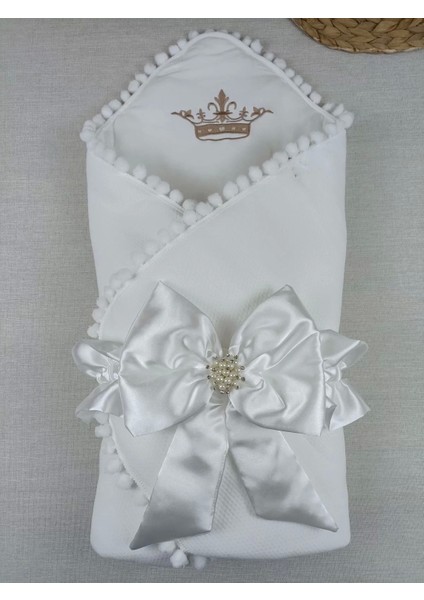 Yenidoğan Sahra Taç Nakışlı Topçik Kenar Lüks Kundak Bebek Battaniyesi Ekru