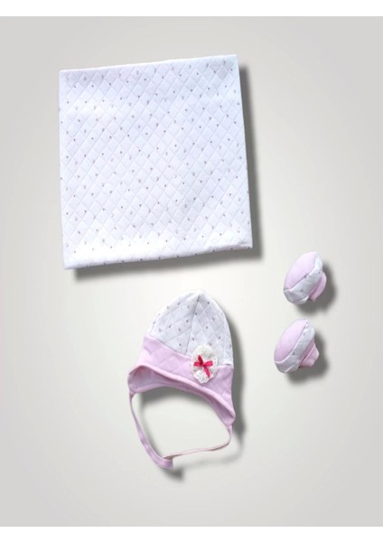 Yenidoğan Baskılı Double Face Şapka ve Patikli 3lü Bebek Battaniye Takımı Pembe