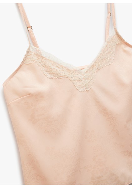 Yeni Sezon Dantel Detaylı V Yaka Saten Ince Askılı Pijama Üst modelleri