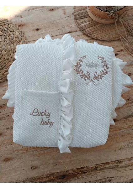 Yenidoğan Ultralüks Fermuarlı ve Cepli Lucky Baby Nakışlı Bebek Battaniyesi Kundak Ekru modelleri