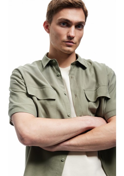Yeni Sezon Düğmeli Klasik Yaka Kapaklı Cep Detaylı Rayon Regular Fit Viskon Kısa Kollu Gömlek