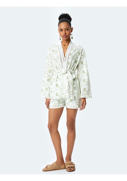 Pamuklu Astarlı Nakış Detaylı Çiçekli Fisto Şort fiyatları