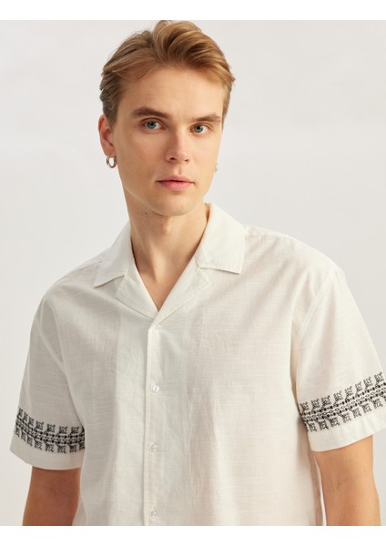 Pamuklu Devrik Yaka Regular Fit Desenli Nakışlı Kısa Kollu Gömlek fiyatları