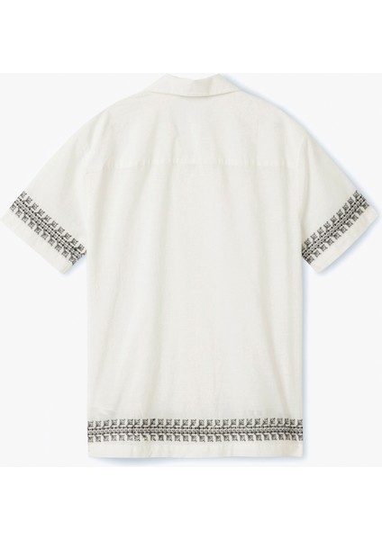 Pamuklu Devrik Yaka Regular Fit Desenli Nakışlı Kısa Kollu Gömlek fırsatları