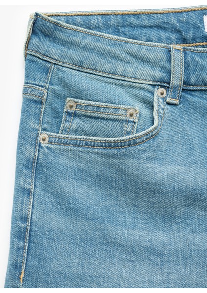 Katlamalı Paça Bermuda Slim Fit Denim Şort