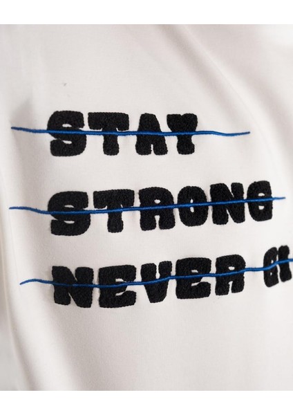 Erkek Kısa Kol Stay Strong Oversize Ekru Tişört modelleri