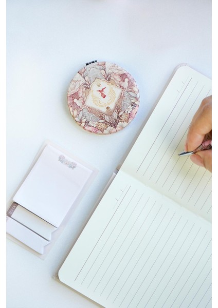 Kutulu Set, Sert Kapaklı Defter , Metal Gövdeli Tükenmez Kalem, Ayna ve 3 Lü Post It.