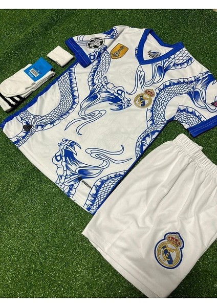 Jude Bellingham Real Madrid Yeni Sezon Yılan Desenli Özel Çocuk Forması 4'lü Set (Beyaz-Mavi) fiyatları