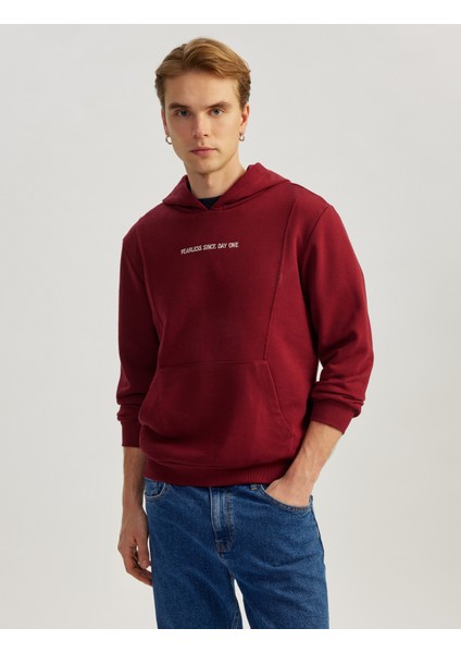 Yeni Sezon Uzun Kollu Pamuk Karışımlı Cepli Slogan Baskılı Kapşonlu Sweatshirt fiyatları